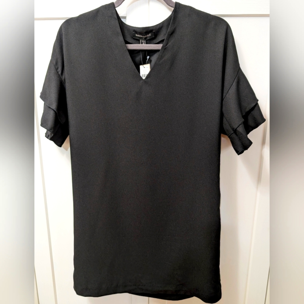 BANANA REPUBLIC Factory, Black shift dress, ruffle sleeve, Size 2 Petite